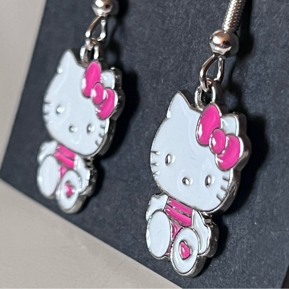 Hello Kitty Earrings - Picture 4 of 8
